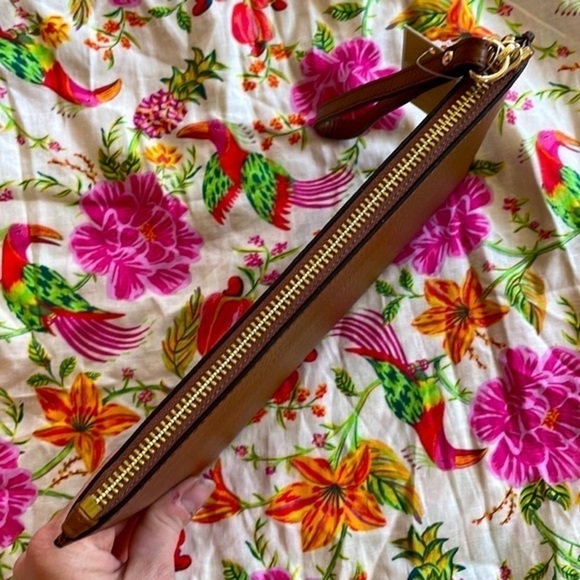 Brand New Michael Kors Genuine Leather Large Zip Clutch Wristlet in Luggage - Picture 4 of 11